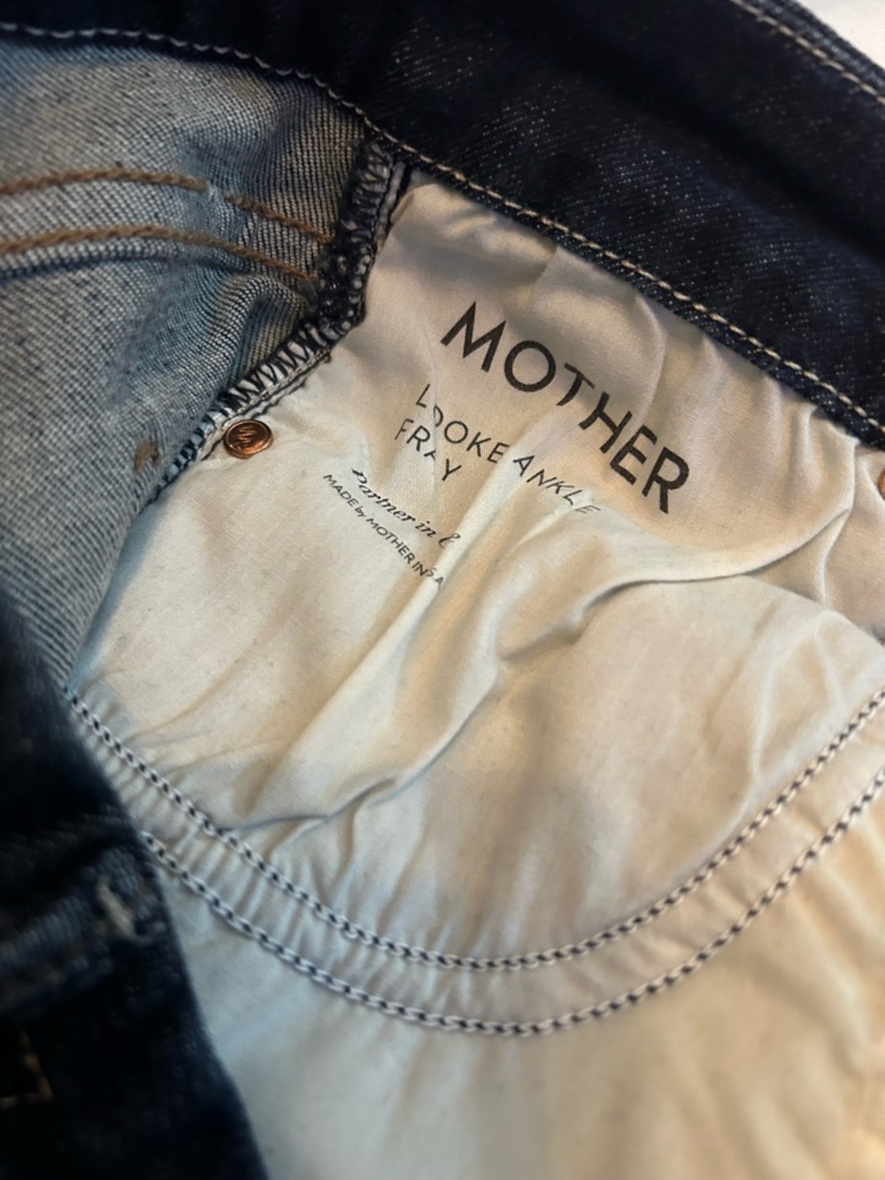 MOTHER The looker ankle fray. Size 28. Partner in Crime. - Picture 16 of 17